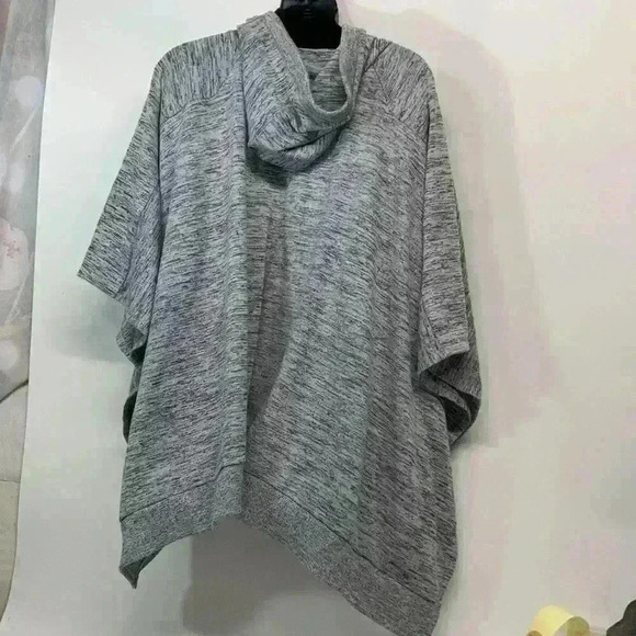 Athleta size small kangaroo pocket missing her drawstring very good condition - Picture 5 of 6